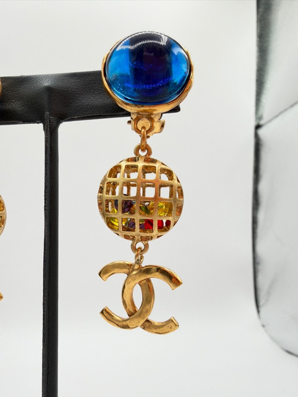 CHANEL Vintage Cage Multicolored Beads Gold Drop ClipOn Earrings Blue Gripoix CC - Picture 5 of 11